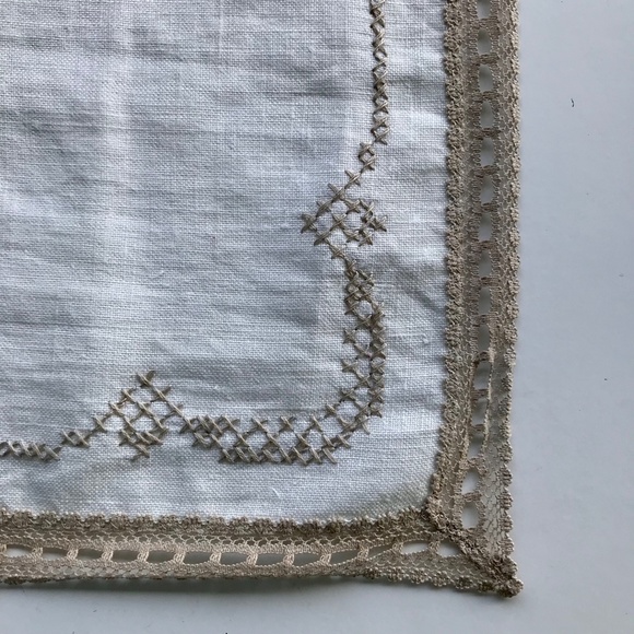 Vintage Collection of Taupe Floral Linen Placemats & Napkins - Picture 5 of 6